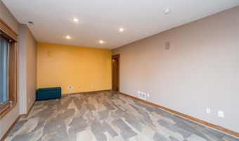 923 S 10th St, Adel, IA 50003