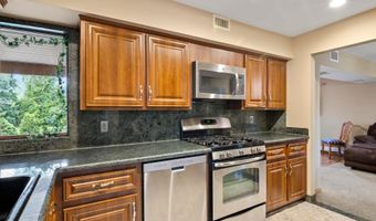 13 Evans Ave, Albertson, NY 11507