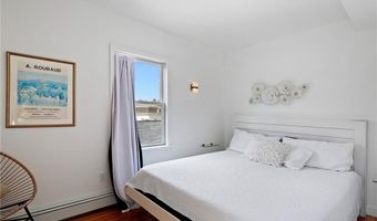7 Carroll Ave 2, Newport, RI 02840