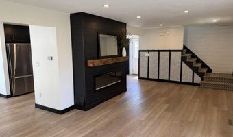 527 Village Ct, Altoona, IA 50009