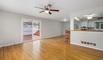 23 Algonquin Dr, Middletown, RI 02842