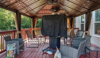 5 Versailles St, Cranston, RI 02920