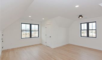 10 Linden Ave, East Providence, RI 02916