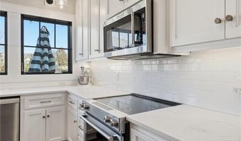 1210 Signal Lake Ct, Baldwin City, KS 66006