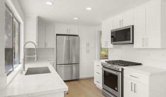 196 Mariposa Dr, Camarillo, CA 93012
