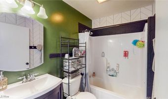 1454 Hillcrest Dr, Atwater, OH 44201