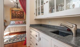 17 Lincoln St, Newport, RI 02840