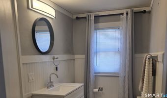 84 E Main St, Branford, CT 06405