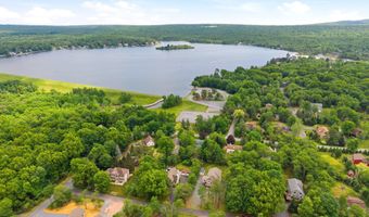 15 Bishop Cir, Albrightsville, PA 18210