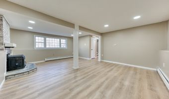 825 Old Hartford Rd, Colchester, CT 06415