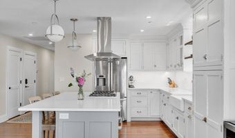 284 Bunker Hill St 4, Boston, MA 02129
