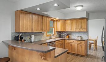 302 Village Cir, Altoona, IA 50009