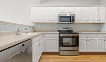 16 Edward Cir, Bedford, NH 03110