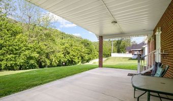 108 Lock Ln, Alum Creek, WV 25003