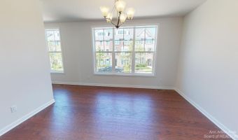 2704 S Spurway Dr, Ann Arbor, MI 48105