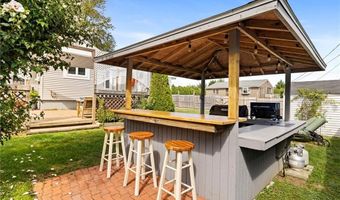 67 Linden St, Middletown, RI 02842