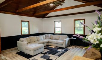 303 N Hudson Ave, Aurora, MO 65605