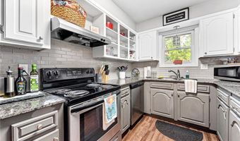 19 Mellor Ln, Bella Vista, AR 72715
