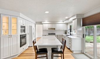 1114 LAKEWOOD Dr, Albany, OR 97321