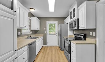 693 Cotton Branch Dr, Boiling Springs, SC 29316