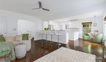 4010 Hiddenbrook Dr, Charlotte, NC 28205