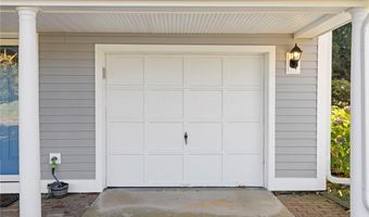 119 Corey Ln, Middletown, RI 02842