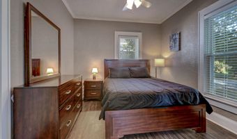1327 N HARRIMAN St, Appleton, WI 54911