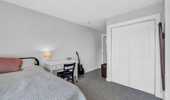 40 Hillview Dr, Bangor, ME 04401