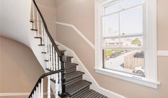 109 Church St 3, Newport, RI 02840