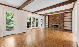 14 Cambridge Circle Ct, Ballwin, MO 63011