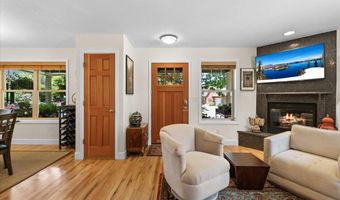 866 Blackberry Ln, Ashland, OR 97520