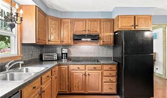 1 Teakwood Dr, Cumberland, RI 02864