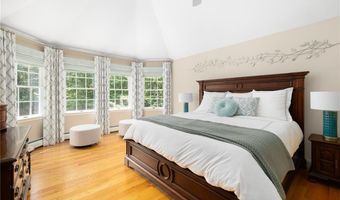 4 Brookfield Ct, East Greenwich, RI 02818