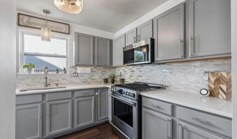56 Marlin Ct, Bayville, NJ 08721
