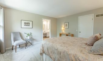 32 Whitcomb Cir, Madison, WI 53711