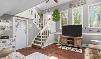 68 Everglade Ave, Warwick, RI 02886