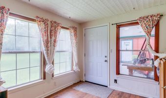 8474 Woolmarket Rd, Biloxi, MS 39532