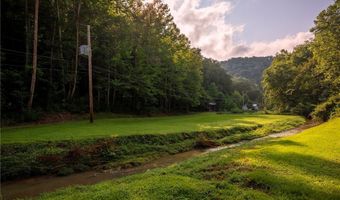 114 Pebbles Dr, Alkol, WV 25501