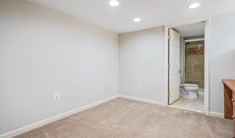 121 S FENWICK St, Arlington, VA 22204