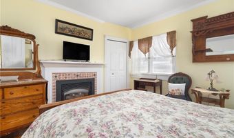 55 Hunter Ave, Newport, RI 02840