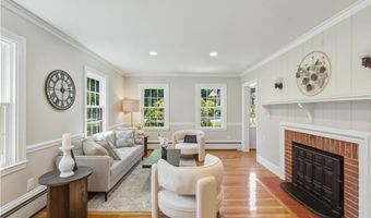 3 Sundale Rd, Cranston, RI 02921