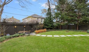 4 Hunter Ave, Newport, RI 02840