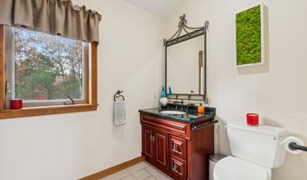 141 Lakewood Dr, Alton, NH 03810