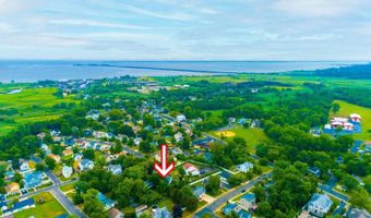 92 Compton St, Belford, NJ 07718