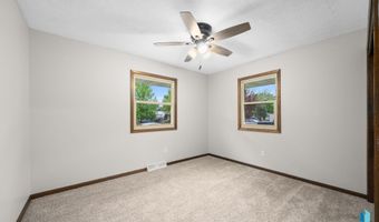 1912 E Sylvan Cir, Brandon, SD 57005