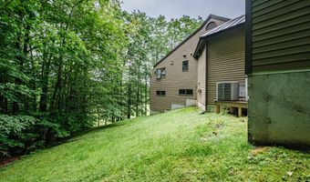 15 Inverness Rd, Falmouth, ME 04105