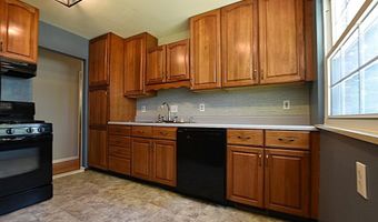 5800 Crossmont Dr, Affton, MO 63123