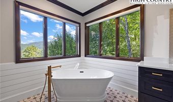 169 Goldfinch Ct, Banner Elk, NC 28604