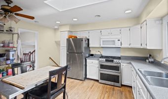 219 W Appletree Ln, Arlington Heights, IL 60004
