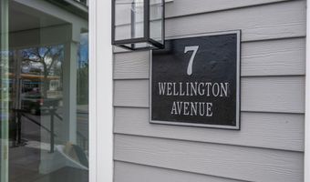 7 Wellington Ave, Newport, RI 02840